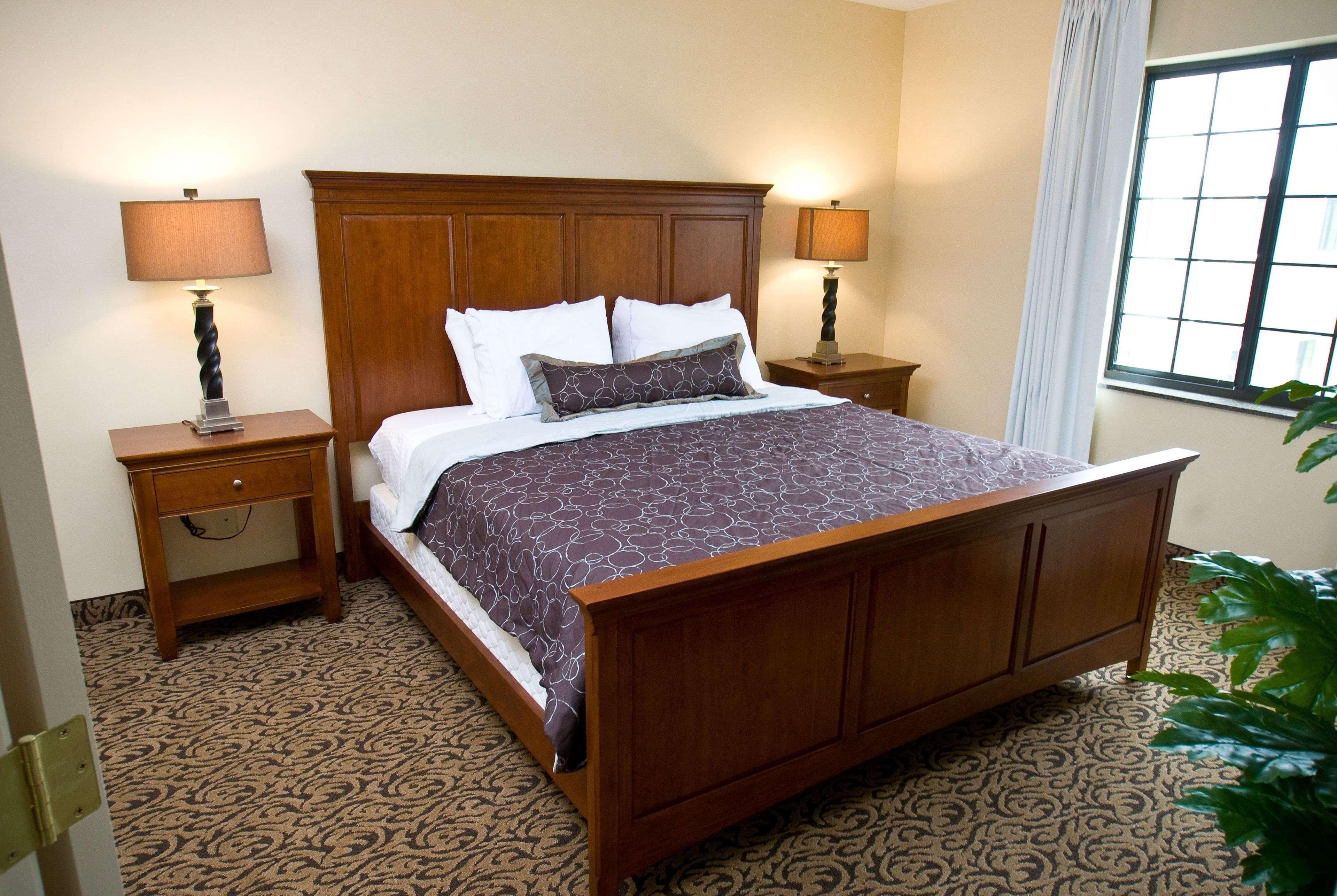 Hawthorn By Wyndham Buffalo Airport Hotel
