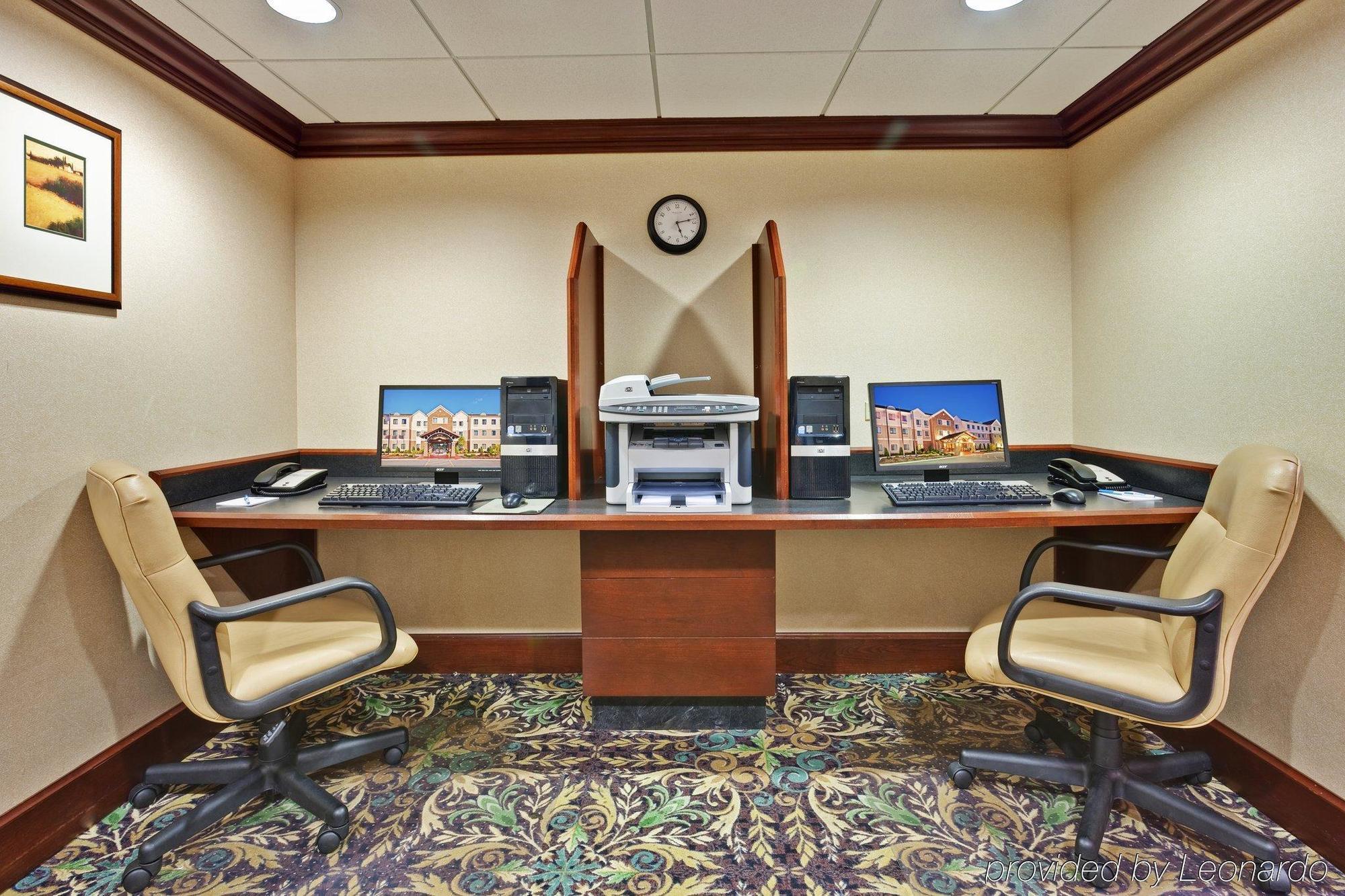 Hotel Hawthorn By Wyndham Buffalo Airport 3*