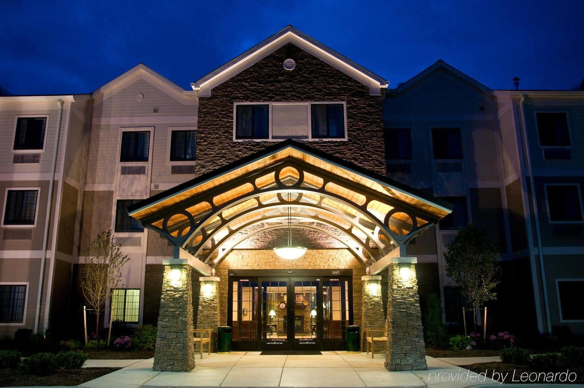 Hawthorn By Wyndham Buffalo Airport 3*