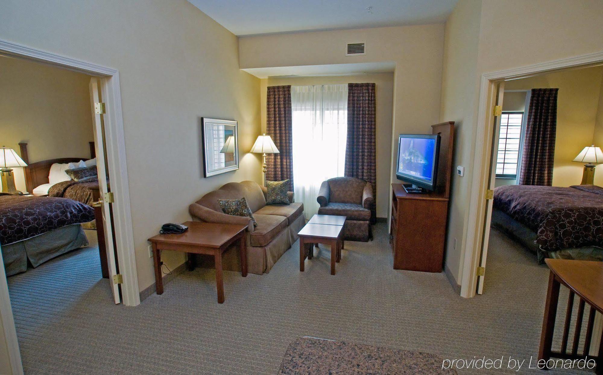 Hotel Hawthorn By Wyndham Buffalo Airport 3*
