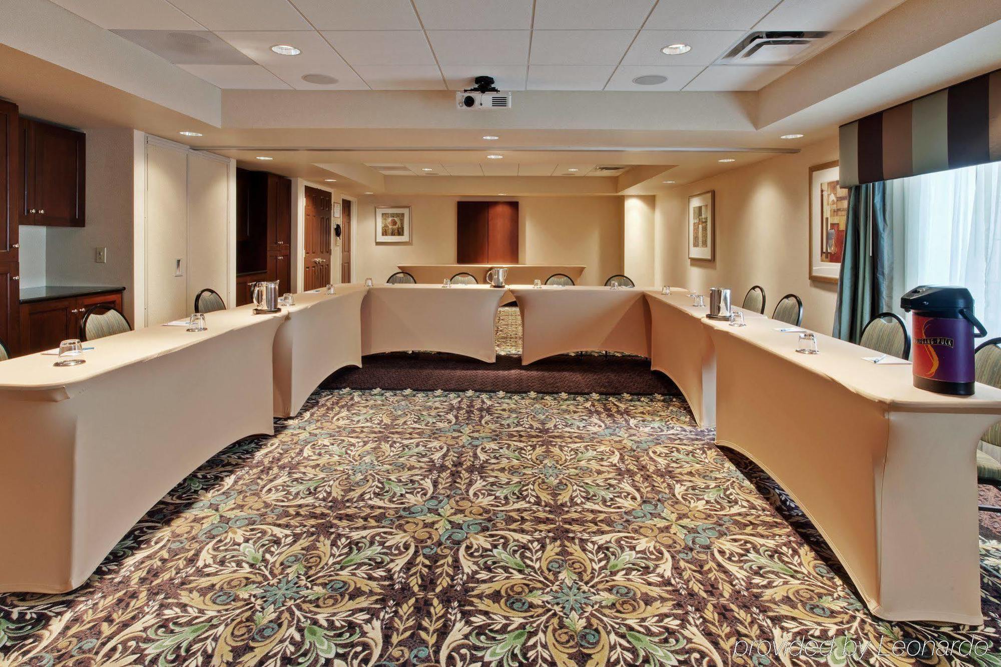 Hawthorn By Wyndham Buffalo Airport Hotel 3*