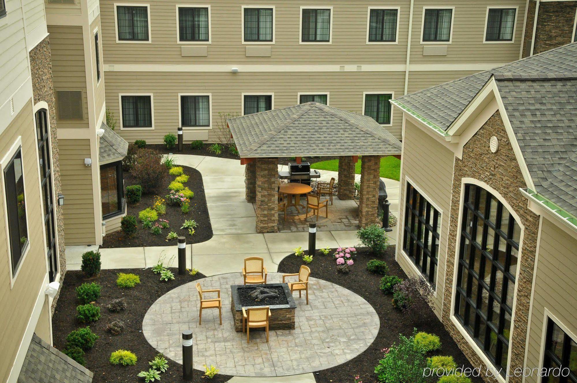 Hawthorn By Wyndham Buffalo Airport Hotel 3*