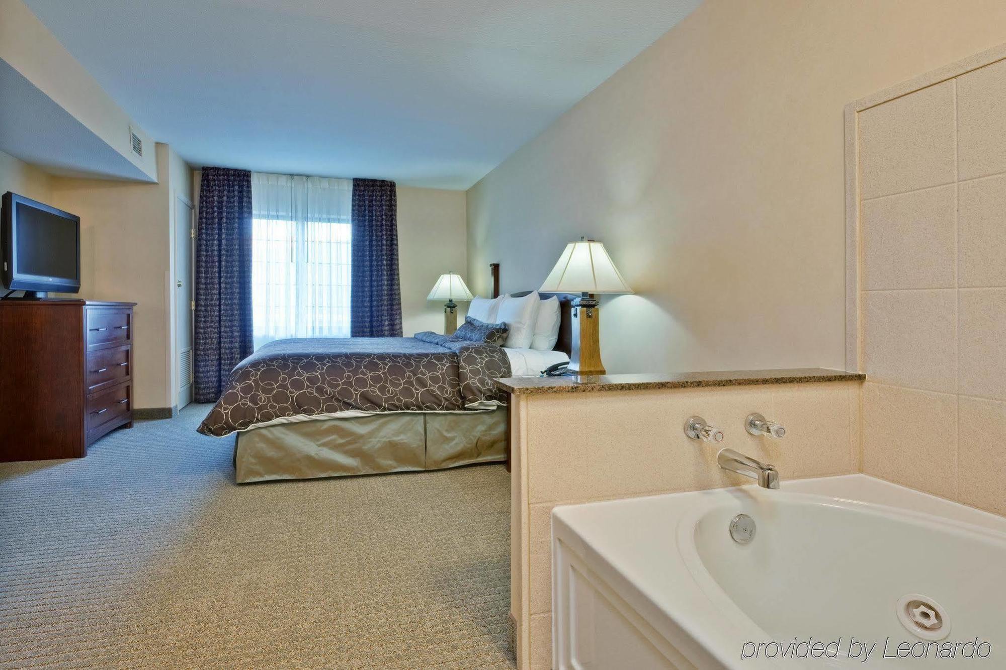 Hawthorn By Wyndham Buffalo Airport 3*